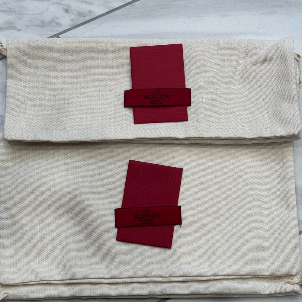 Valentino Dust Bag👠👠